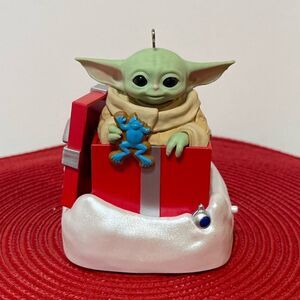 Hallmark Star Wars The Mandalorian Grogu Greetings Ornament Sound and Motion NWT